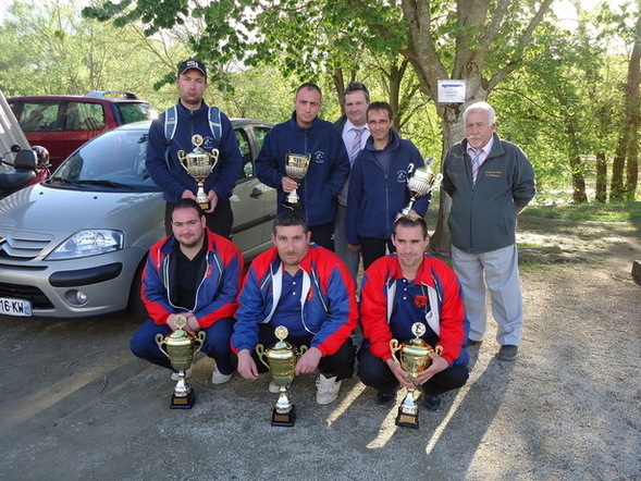 JACQUET Mickaêl - RECEVEUR Sébastien - PERRUCHE David -Champion du cher triplettes 2012. JACQUET Mickaêl - RECEVEUR Sébastien - PERRUCHE David -Champion du cher triplettes 2012.