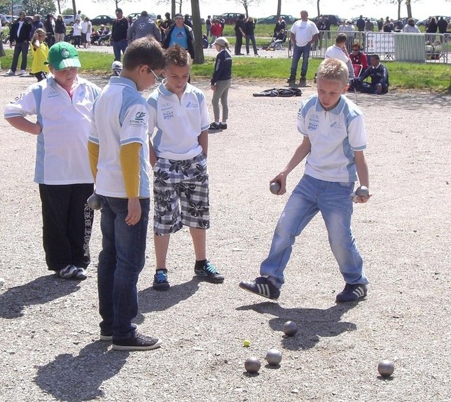 CONCOURS MINIMES avec les écoles de pétanques CONCOURS MINIMES avec les écoles de pétanques