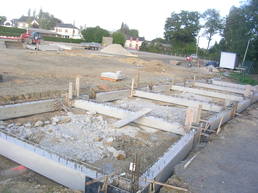 BOULODROME   8 TERRAINS  IL SORT DE TERRE BOULODROME   8 TERRAINS  IL SORT DE TERRE