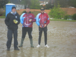 rudy et malcom en 1/4, a noter que rudy a des chaussures bien fermées, il fallait cela rudy et malcom en 1/4, a noter que rudy a des chaussures bien fermées, il fallait cela