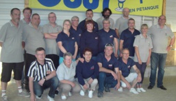 18 joueurs et coachs plus l arbitre