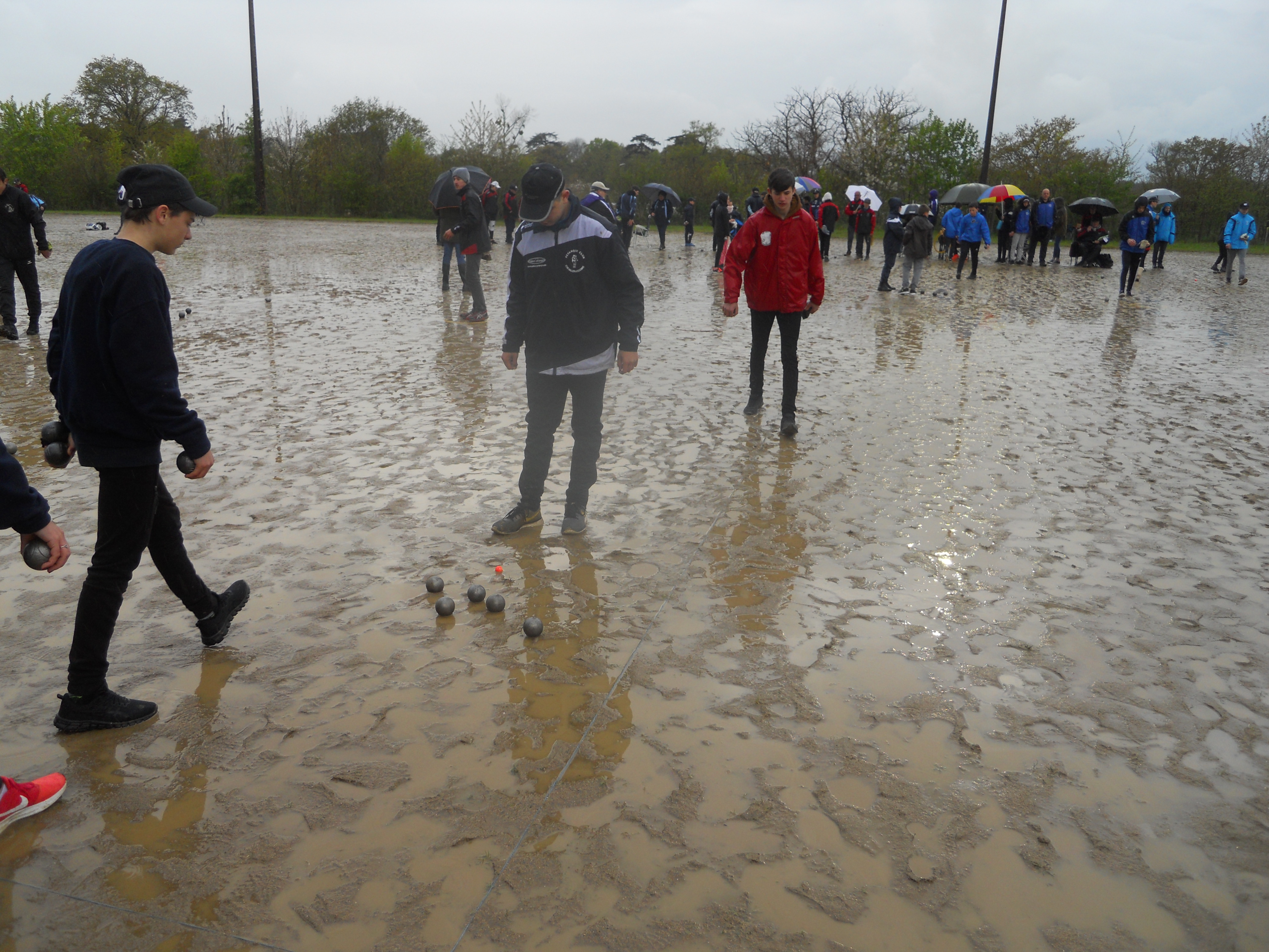 c'est bien un terrain de pétanque et non la plage a marée basse
