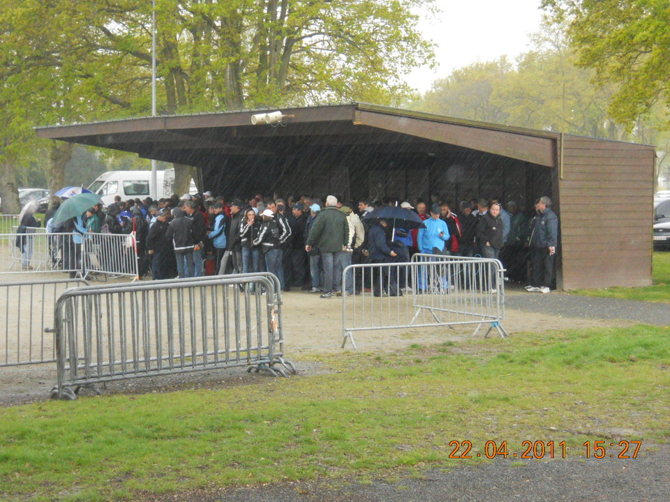 et aussi sous la pluie et aussi sous la pluie