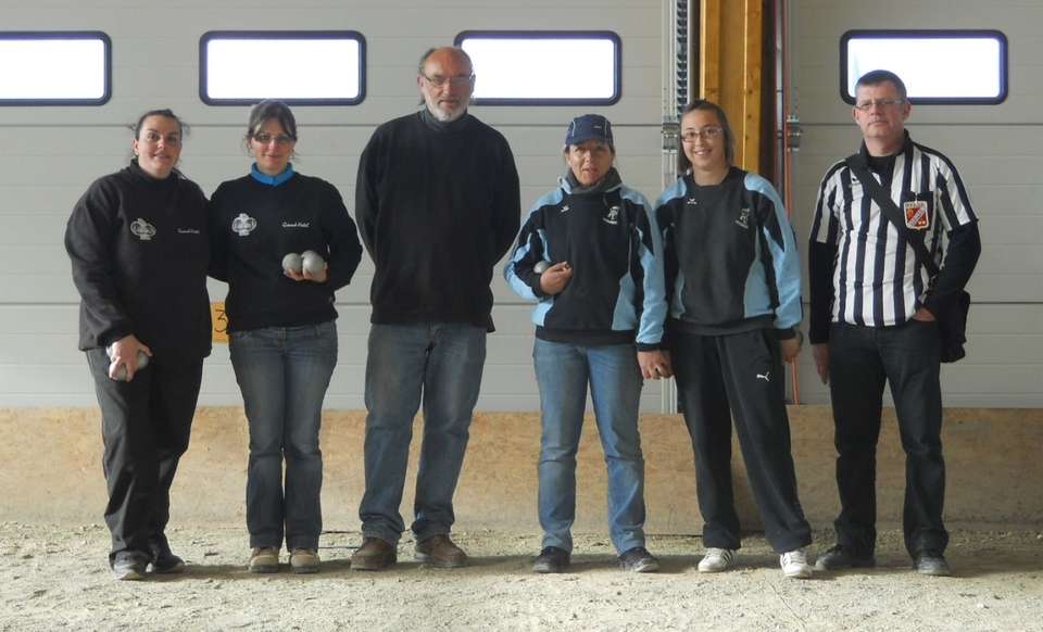 avant la finale dans le boulodrome