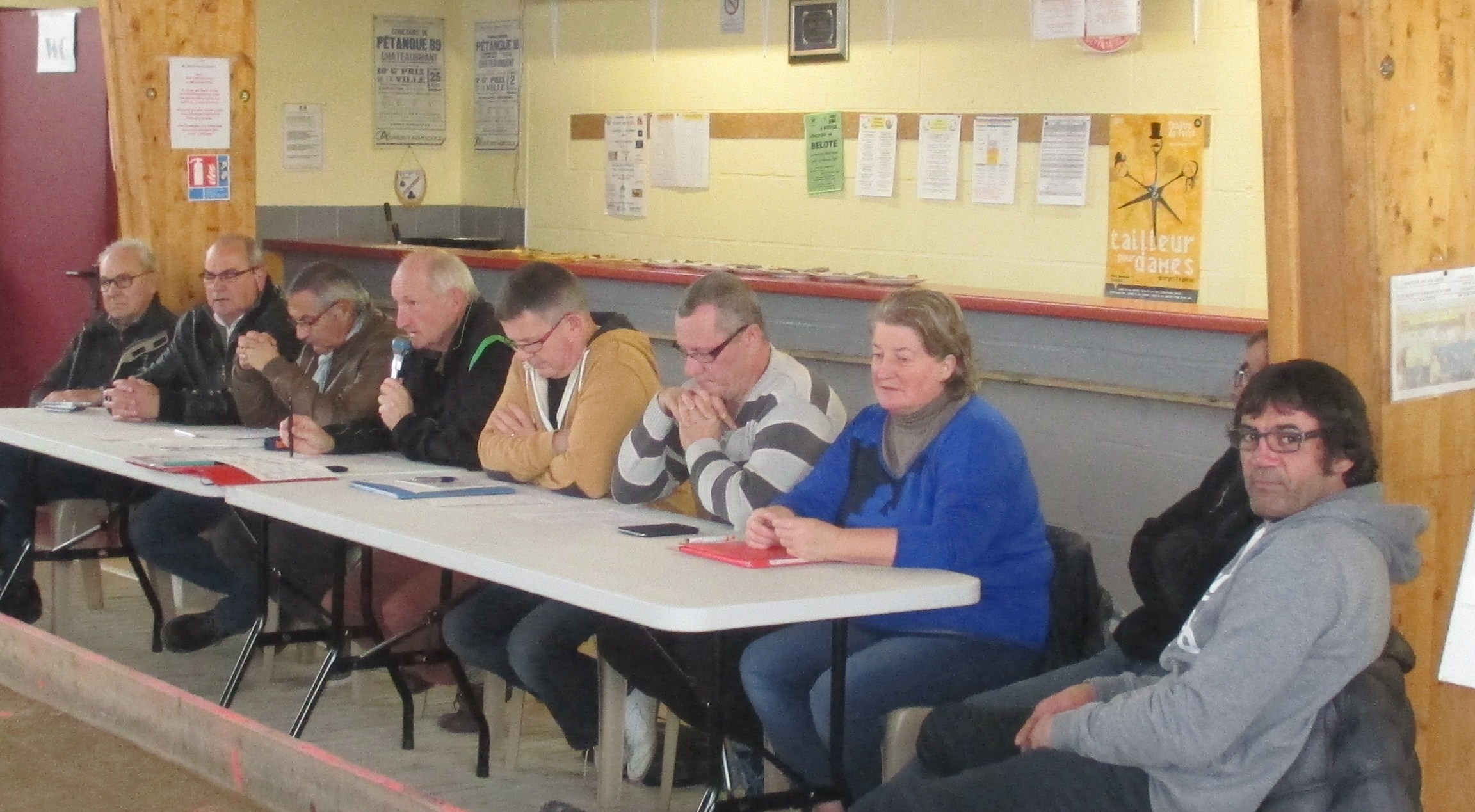 Le bureau lors de l'assemblée Le bureau lors de l'assemblée