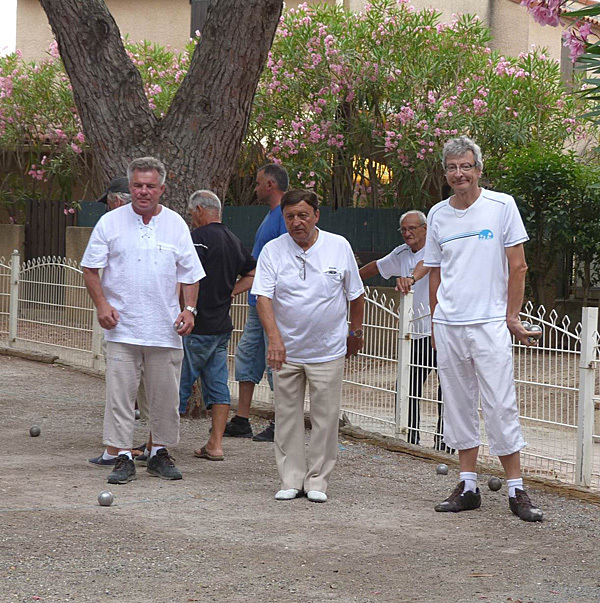 A droite Guy Lagarde, et au centre Alain Montenat.