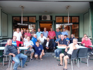 Devant le Marignan la photo de famille de l'ABM!