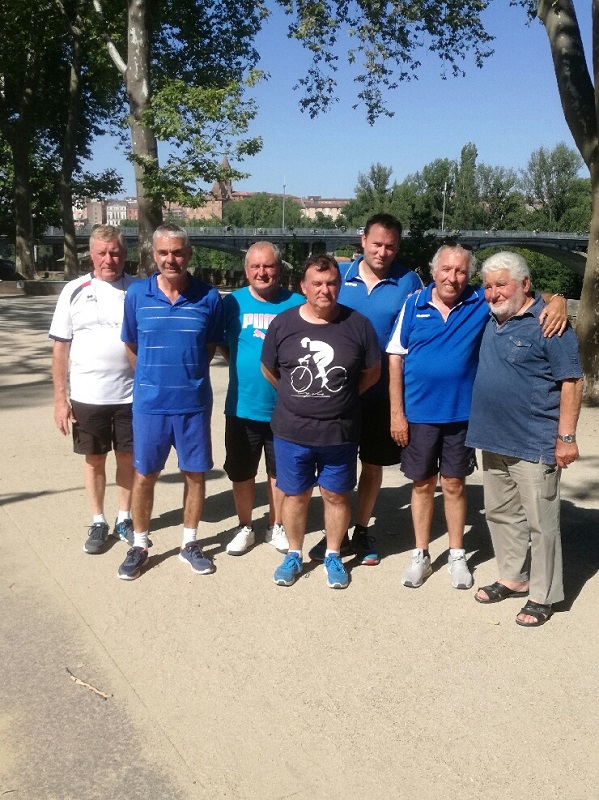 Les finalistes du concours, l'arbitre Gaby et le Président de l'ABM Jean. Les finalistes du concours, l'arbitre Gaby et le Président de l'ABM Jean.
