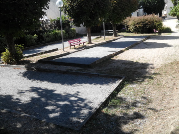 C'est parti pour les travaux de réfection et d'agrandissement de notre petit Boulodrome !🙂