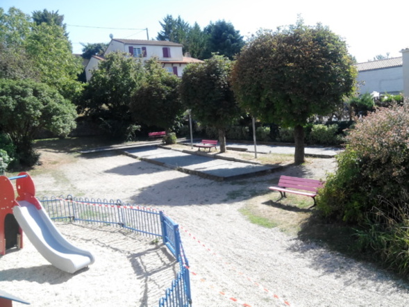 C'est parti pour les travaux de réfection et d'agrandissement de notre petit Boulodrome !🙂