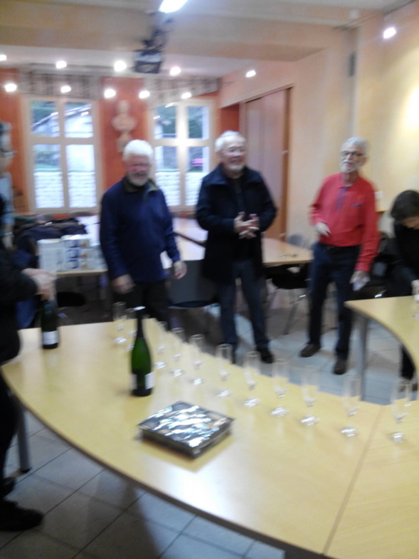 Monsieur Daniel David maire de Benet, avec à sa droite Gilles Gueret président de l'ARB et à sa gauche Daniel Griveau président de "Benet Pétanque Loisir" Monsieur Daniel David maire de Benet, avec à sa droite Gilles Gueret président de l'ARB et à sa gauche Daniel Griveau président de "Benet Pétanque Loisir"