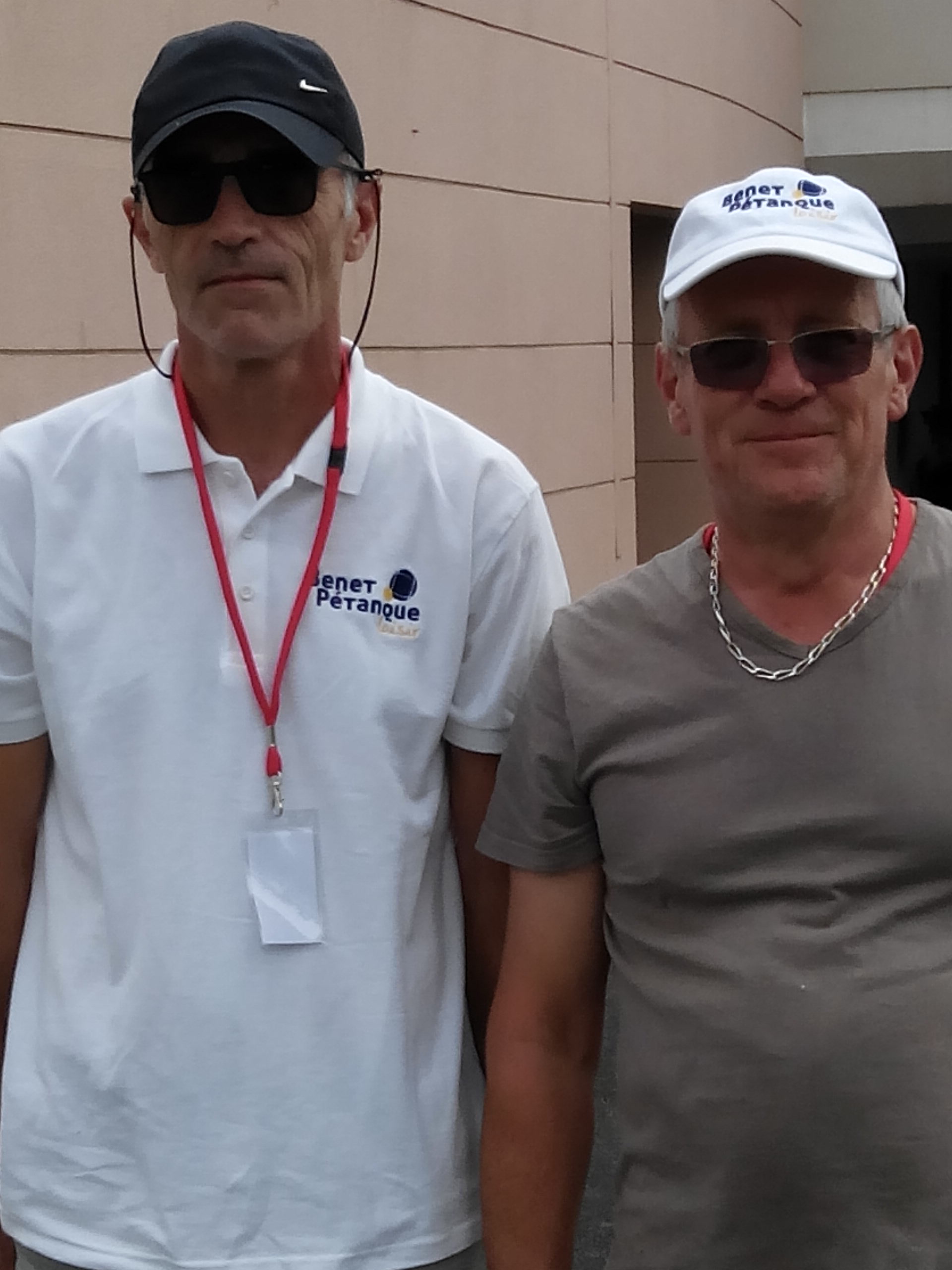 Peut-etre nos prochaines tenues , maillots et casquettes,proto, que nous a fais faire Jean-François 👍