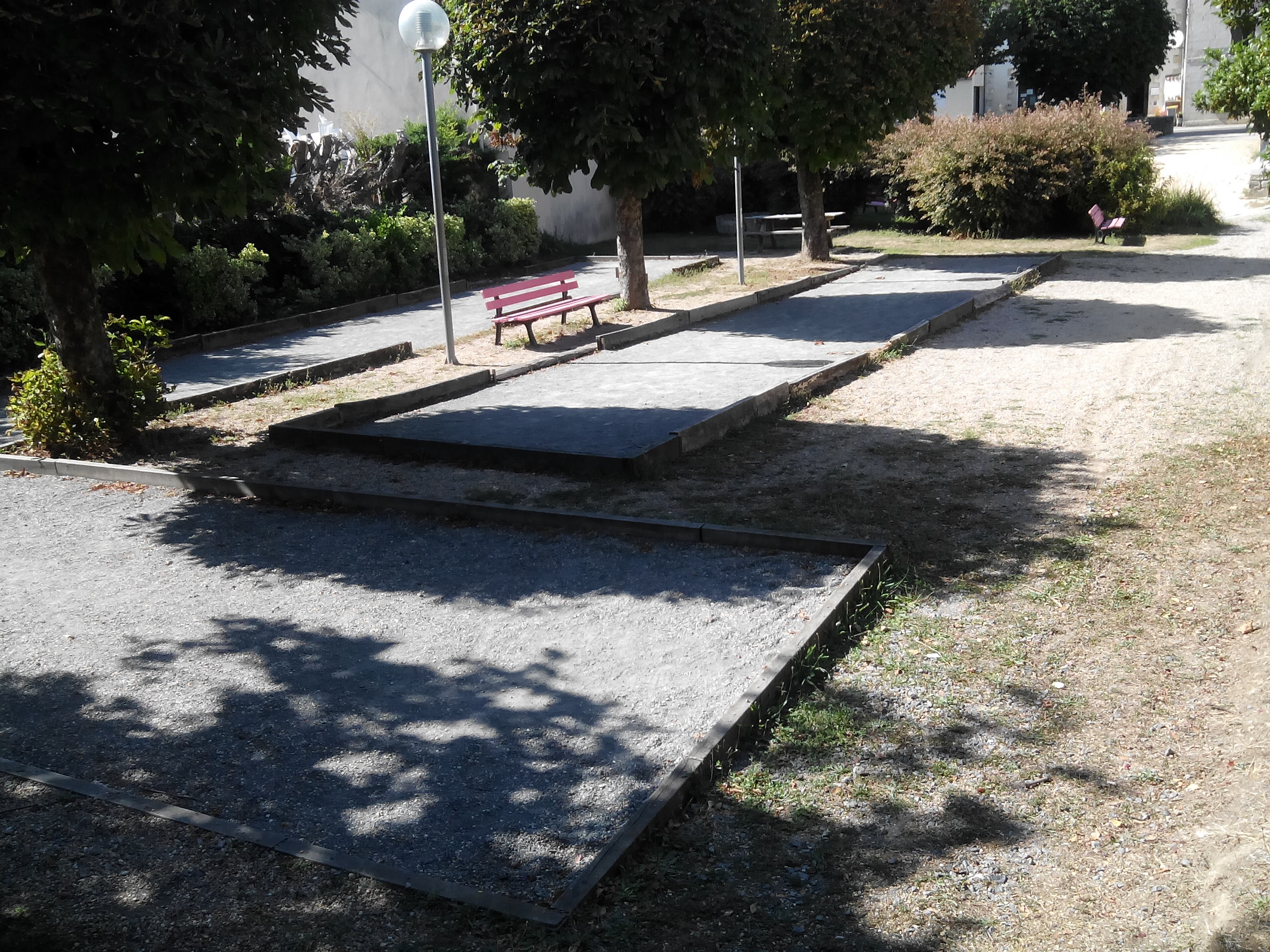 C'est parti pour les travaux de réfection et d'agrandissement de notre petit Boulodrome !🙂