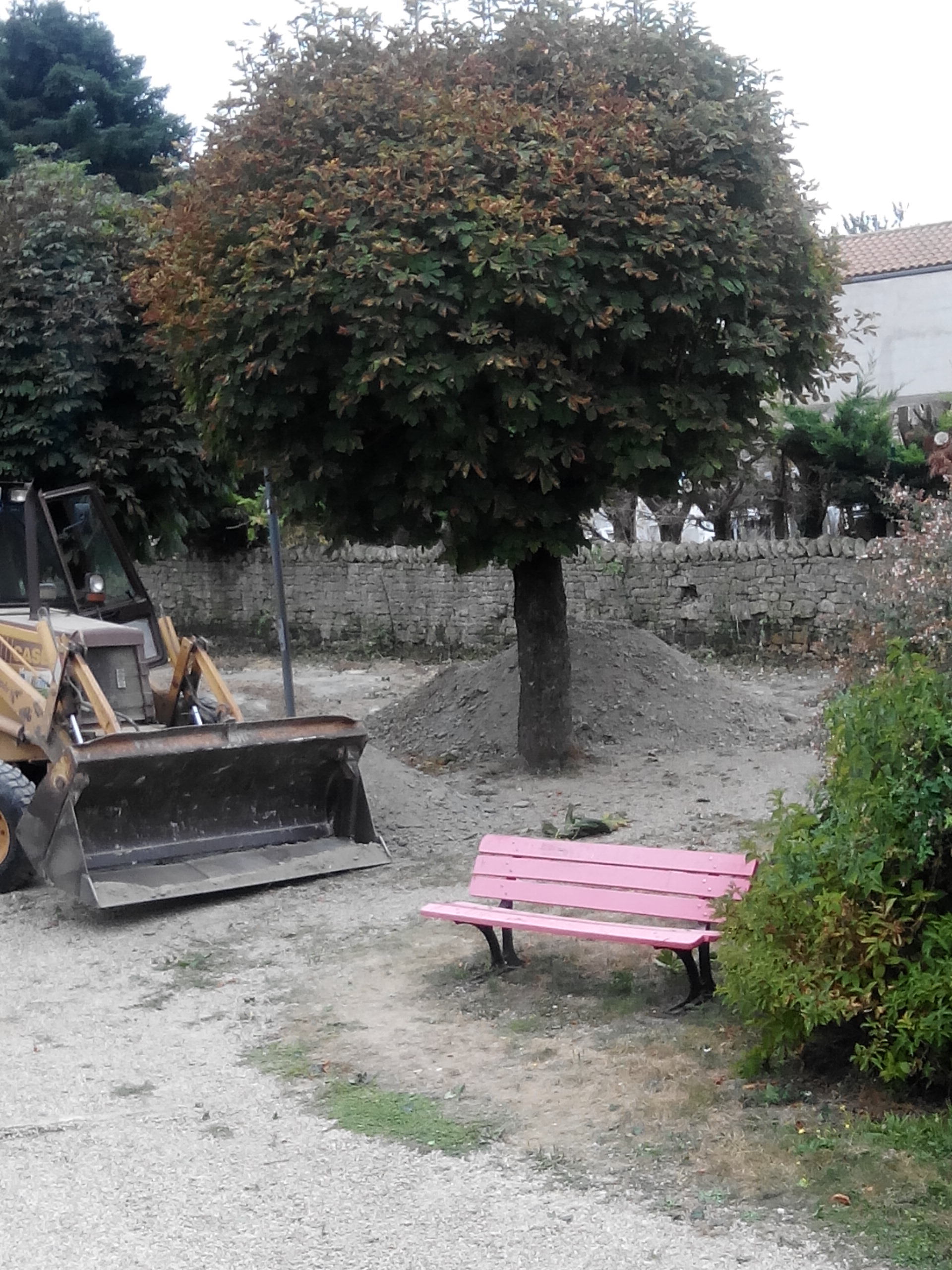 C'est parti pour les travaux de réfection et d'agrandissement de notre petit Boulodrome !🙂