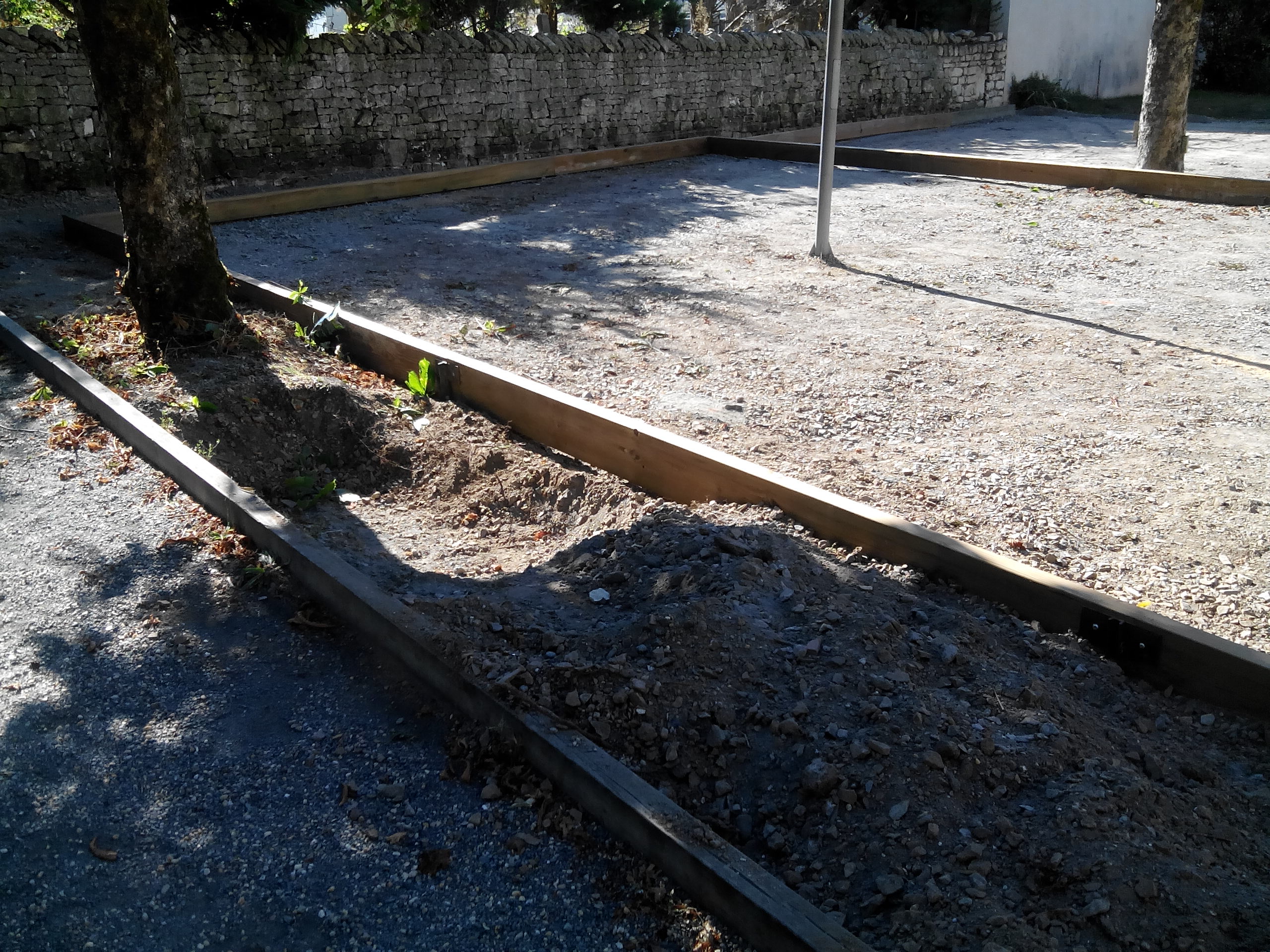 C'est parti pour les travaux de réfection et d'agrandissement de notre petit Boulodrome !🙂