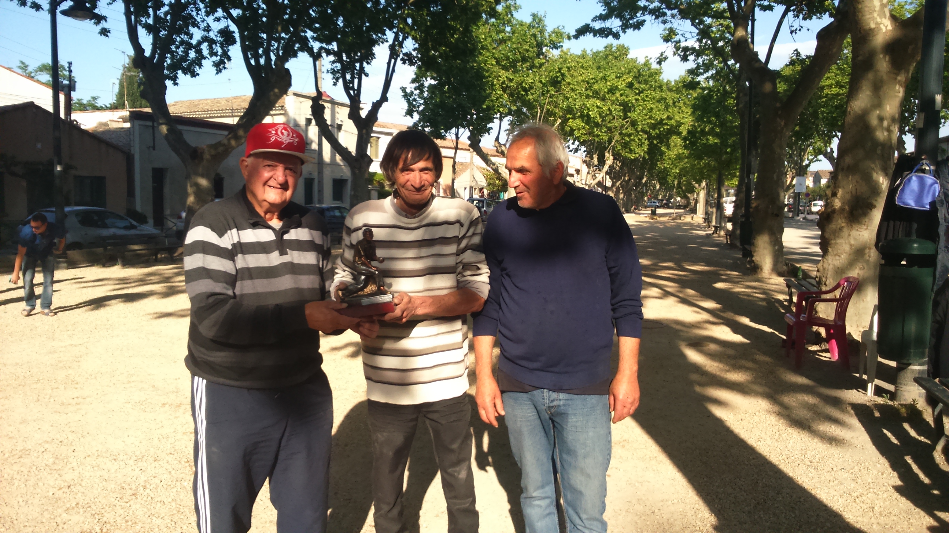 BRAVO AUX GRANDS FINALISTES DE LA CONSOLENTE : Marcel GATTI, Thierry LESEC et notre Président Michel COMBET BRAVO AUX GRANDS FINALISTES DE LA CONSOLENTE : Marcel GATTI, Thierry LESEC et notre Président Michel COMBET