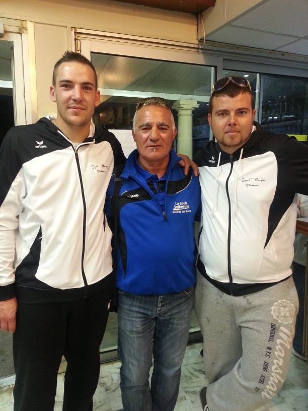 les deux Damien avec leur ami François de Gréoux.
