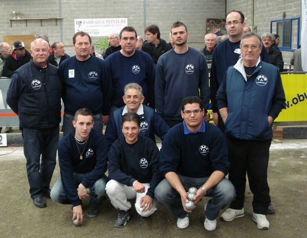 La J.B.A.G. 1/8ème de finaliste : Henri CHIARI (Président) - Dominique MULLER - Christophe PANCIN - Félix BLANC - Philippe RAYNE - Fernand MORALDO - Tony PERRET - Bernard ZELES (coach) - Christelle MARAGE - Youssef SAISSI (Photo Michel LACOSTE)