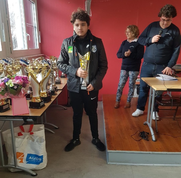 Remise des récompenses jeunes lors de l'Assemblée Générale du Comité de la Région IDF Remise des récompenses jeunes lors de l'Assemblée Générale du Comité de la Région IDF