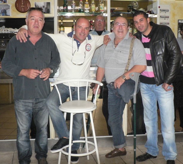 René avec Raymond et Bruno ABGUILLERM, Robert MATRAGLIA et BENMOSTEFA, René avec Raymond et Bruno ABGUILLERM, Robert MATRAGLIA et BENMOSTEFA,