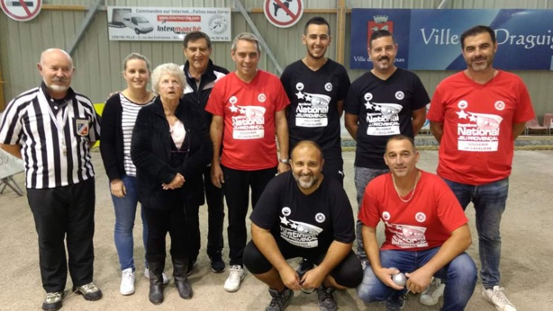 Les vainqueurs et finalistes au côté de l'épouse du regretté Jo Cavalière Les vainqueurs et finalistes au côté de l'épouse du regretté Jo Cavalière