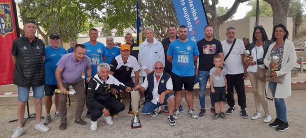 L'union sacrée des éducateurs du Var et des Bouches-du-Rhône - À noter la parfaite réception du Club de La Boule Tranquille Saint-Cyr. L'union sacrée des éducateurs du Var et des Bouches-du-Rhône - À noter la parfaite réception du Club de La Boule Tranquille Saint-Cyr.
