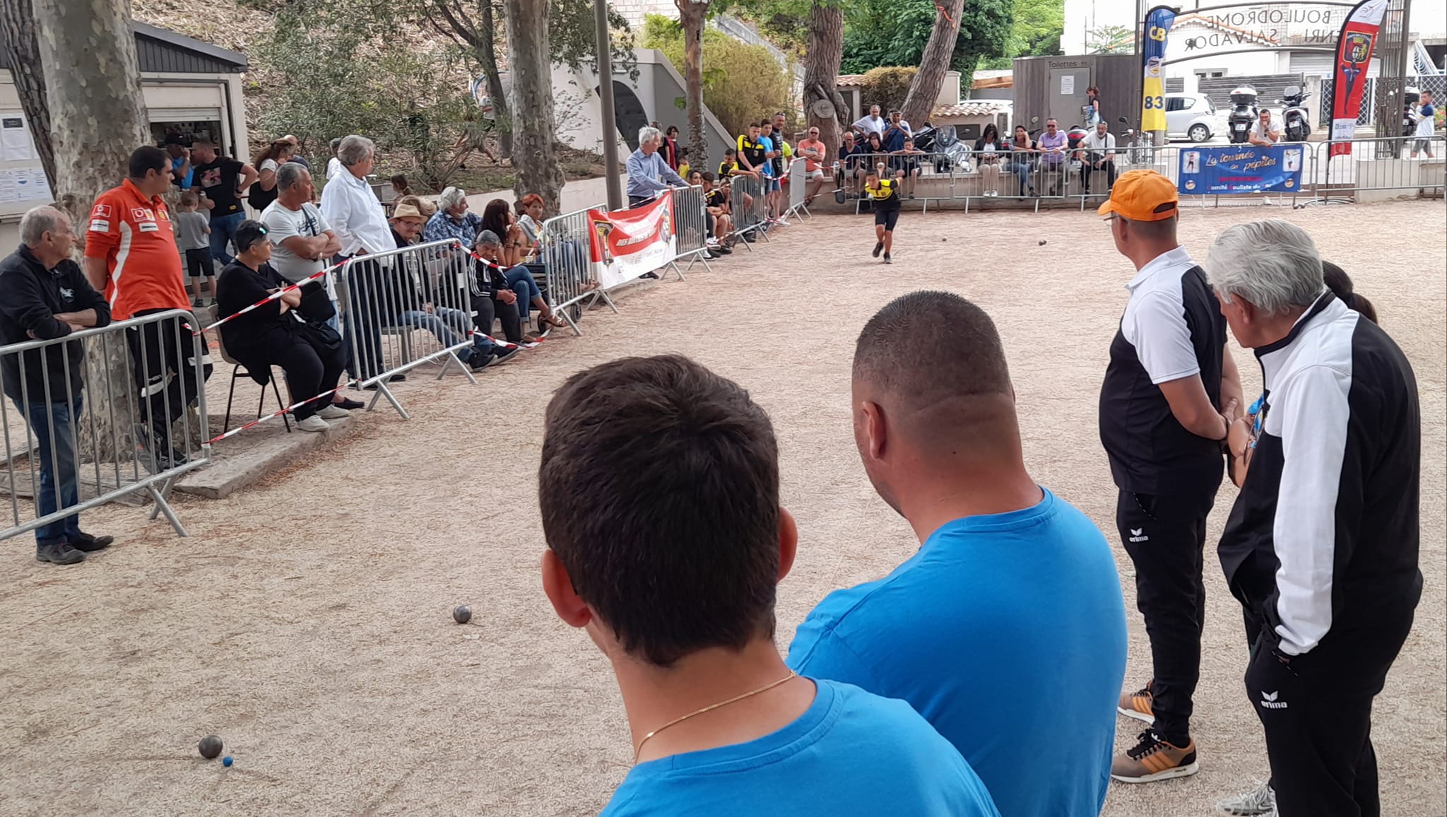 Des jeunes aux dents longues