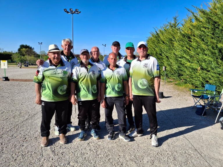 L'équipe II de ROMORANTIN qui évolue en 1ère division du CD 41 avec MOMO,SAÏD,CRISTIAN,JACQUES,TITI,JEAN LOUIS,Cap'taine PAT et JACKY
