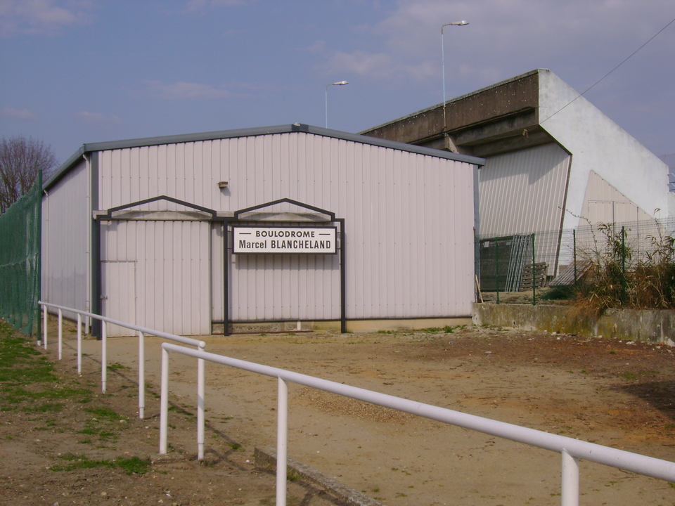 Le "couvert" , tres pratique pour l'entrainement l'hiver ou par temps de pluie Le "couvert" , tres pratique pour l'entrainement l'hiver ou par temps de pluie
