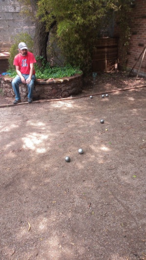 Juan Pablo viendo el juego Juan Pablo viendo el juego