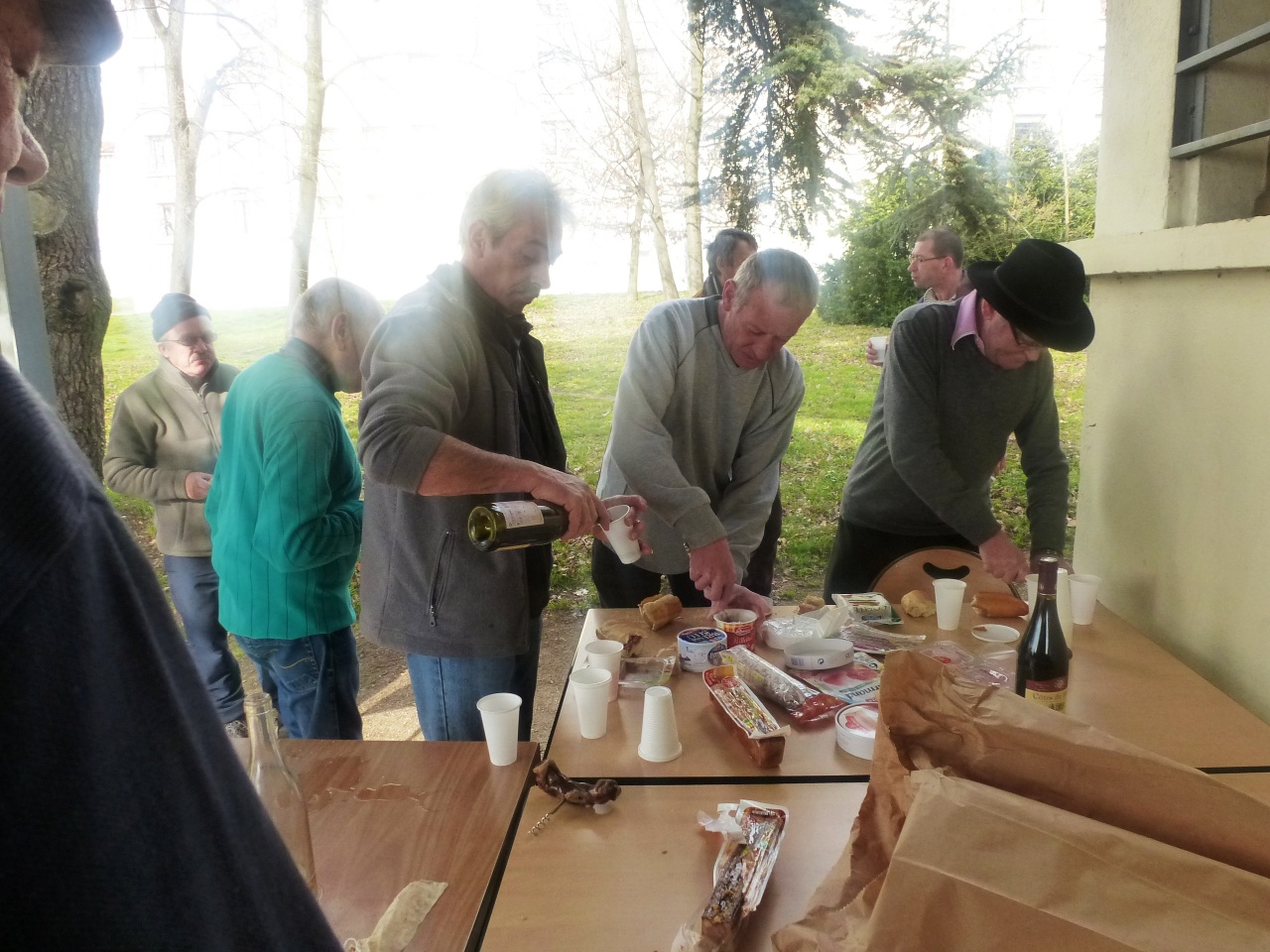 Petit casse-croute lors de la remise en état des jeux après l'hivers Petit casse-croute lors de la remise en état des jeux après l'hivers