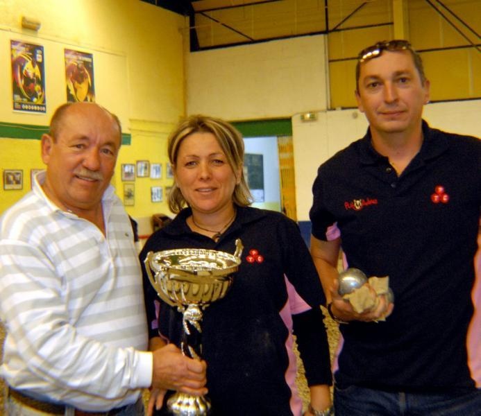 Carole et éric en présence de Mr Valéro Carole et éric en présence de Mr Valéro