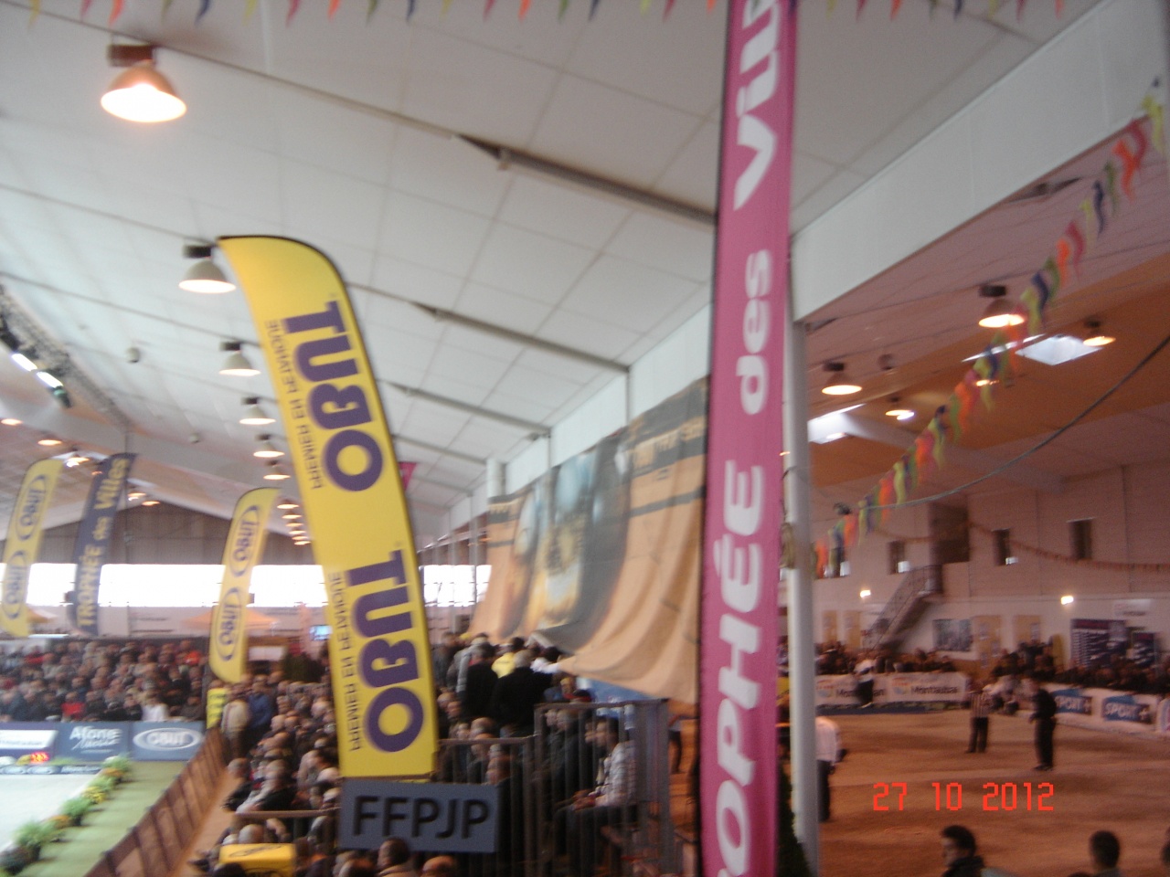 Tribunes pleines Tribunes pleines