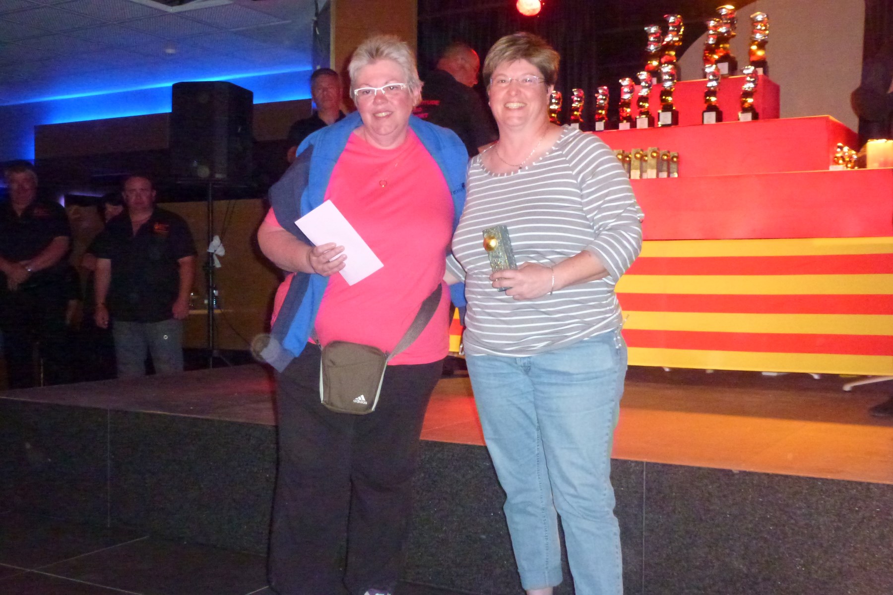 Les filles de Fontenay Nathalie et Marie a l'honneur Les filles de Fontenay Nathalie et Marie a l'honneur