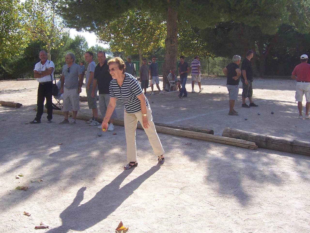 28-08-2011 Venelles - Souvenir Maurice Baudino et Antoine Grau, Geneviève Grau pendant le lancer du but de la finale  006 28-08-2011 Venelles - Souvenir Maurice Baudino et Antoine Grau, Geneviève Grau pendant le lancer du but de la finale  006