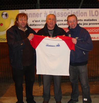 Le t-shirt ILONA pour le sponsor Michel Cohen.jpg Le t-shirt ILONA pour le sponsor Michel Cohen.jpg