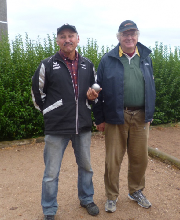enfin !...nous avons notre arbitre au club marc SCHEPERS enfin !...nous avons notre arbitre au club marc SCHEPERS
