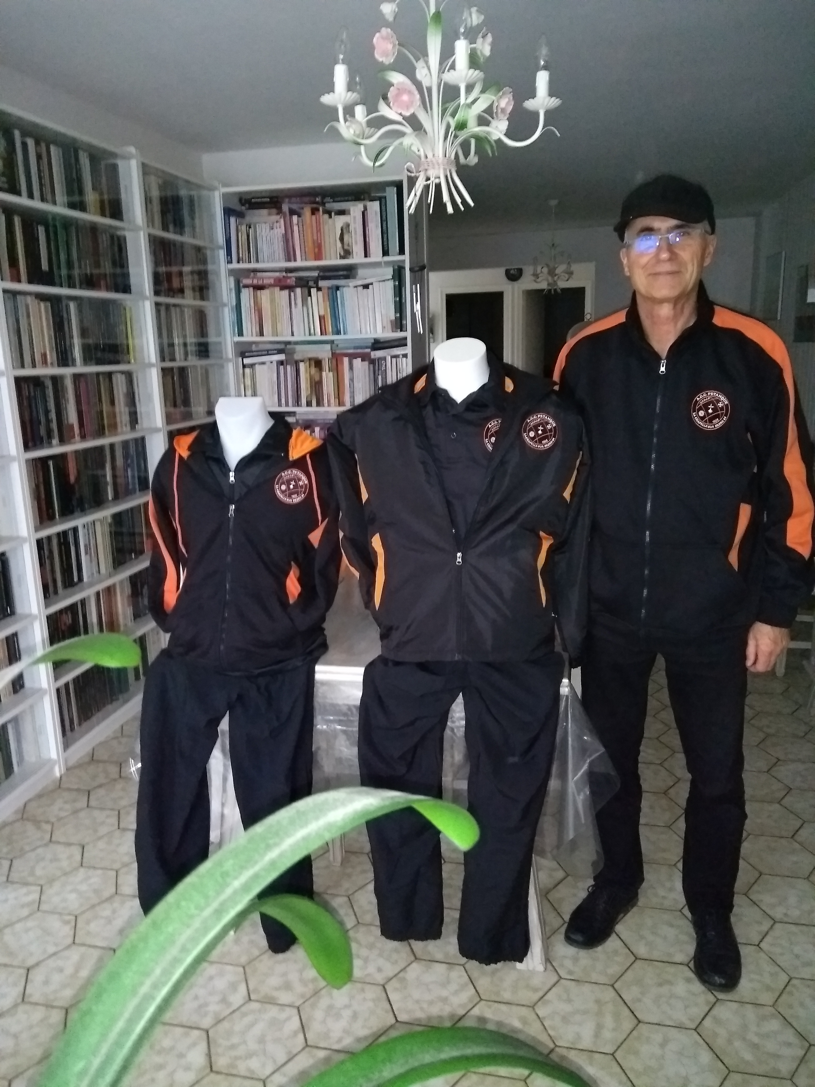 LES NOUVELLES TENUES (nos trois mannequins!!!) LES NOUVELLES TENUES (nos trois mannequins!!!)