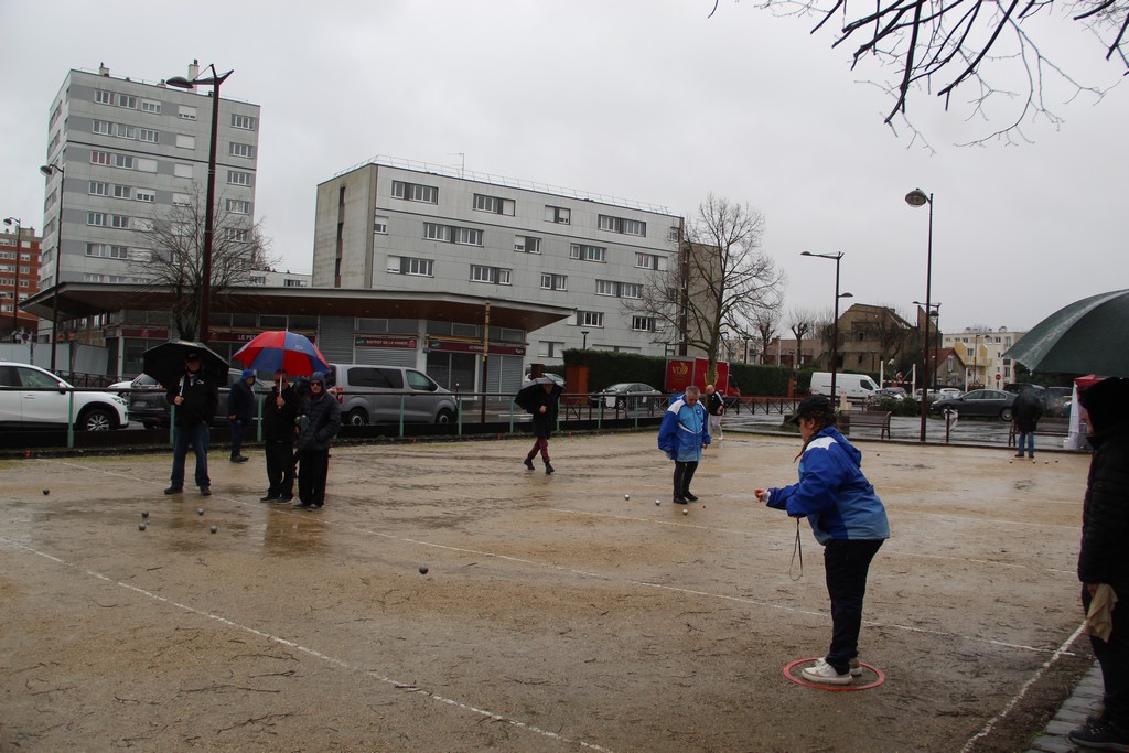 Sale temps pour jouer aux boules !