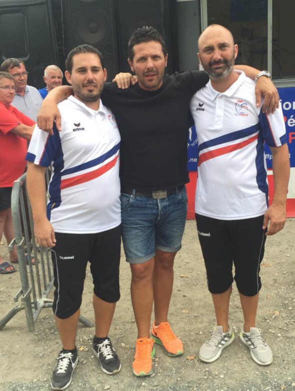 Romain Tambon et Sébastien Sarrian entourent leur président Fabrice Grégoire, la boule Vallier Champions de France et une grande émotion !