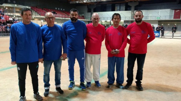 Les finalistes avec à droite en rouge les vainqueurs de D à G Lucchesi Soeng et Gilly et en bleu Francone Tomasini et Courtois (Photo Daniel Ras)