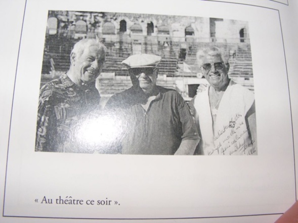 Dédé au centre dans les arènes entourés de ses deux complices les Légendes Raoul Bonfort et Néné Macari : "Au théâtre ce soir !" ! Dédé au centre dans les arènes entourés de ses deux complices les Légendes Raoul Bonfort et Néné Macari : "Au théâtre ce soir !" !