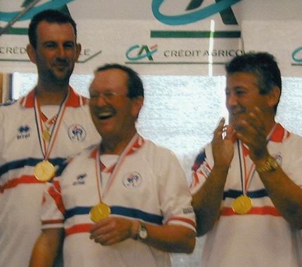 Jeannot BLANC au centre tout sourire avec le regretté Gilbert QUILES à droite et Jérome ESTRANG, les bas alpins viennent d'être sacrés Champions de France 2001 au Pontet (Source photo Roland LORENZELLI) Jeannot BLANC au centre tout sourire avec le regretté Gilbert QUILES à droite et Jérome ESTRANG, les bas alpins viennent d'être sacrés Champions de France 2001 au Pontet (Source photo Roland LORENZELLI)
