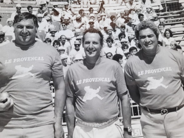 La joie et le sourire des vainqueurs de ce Provençal 1984, deuxième étoile pour Loule Benoit Gonin et première pour Mario Marini et Claude Ruiz auteur d'un canter en finale. (Photo collection L Benoit Gonin)