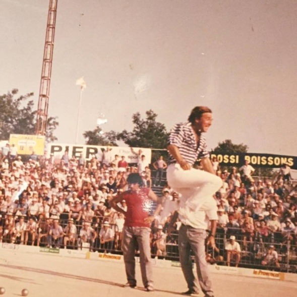 "Le grand bond !" celui de la victoire avec ce 13éme point glissé par Le Blond en finale du Provençal 1986 et une quatrième étoile avec Alain Cortes et Franck Racanelli. (Source photo famille Massoni)