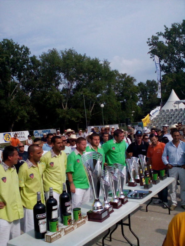 Avant la remise des prix les vainqueurs et les finalistes Avant la remise des prix les vainqueurs et les finalistes