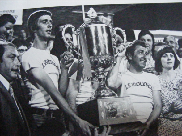 René Chauvin avec son frère et Mireille Mathieu lors de victoire au Provençal 1976 (Photo Hans Silvester)