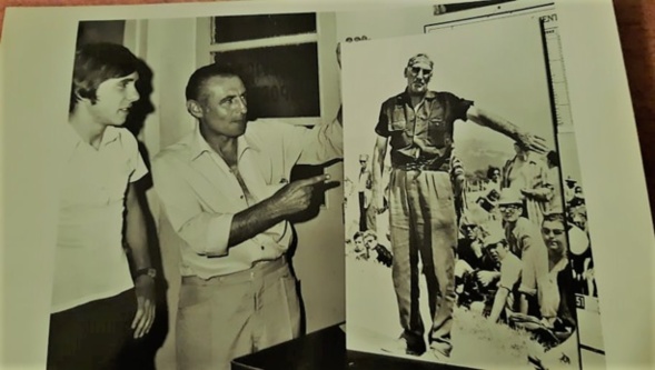 Merveilleuse photo ou Jeannot et Dédé rendent hommage à Bert Calanotti lors de son décès en 1975. Jeannot semble indiquer à Dédé "Souviens toi de lui..." (Photo famille Massoni)