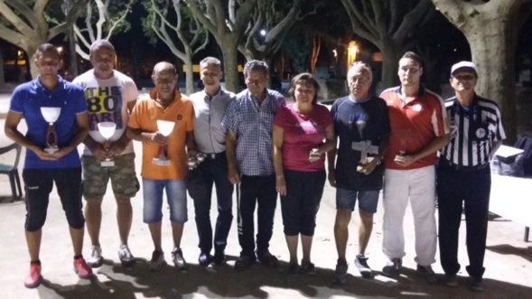 De G à D : Garcia D Castel G Tomasini Ch les vainqueurs puis Caligo R Marfisi G et Platon M les finalistes avec G Seban l'arbitre