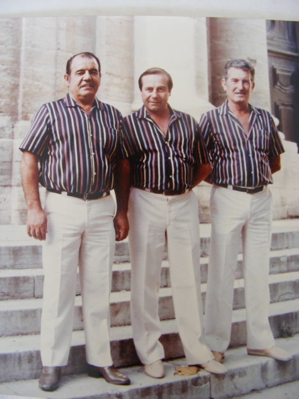 Aux marches du Palais et en habit de lumière, les vainqueurs 83, Emile Meissonnier Loulou Ebro Albert Lacroix Aux marches du Palais et en habit de lumière, les vainqueurs 83, Emile Meissonnier Loulou Ebro Albert Lacroix